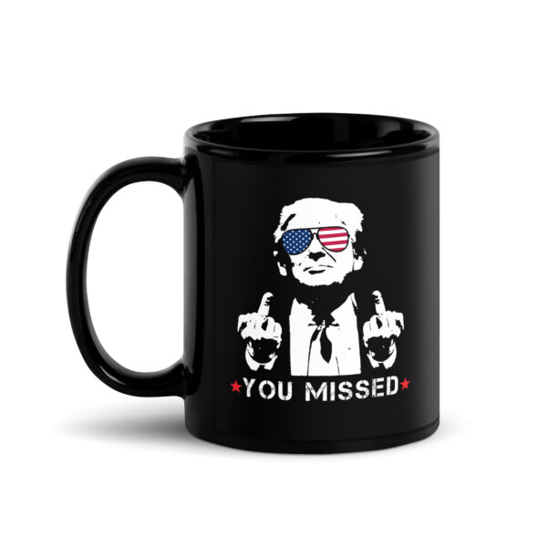 Trump Coffee Mug showing Trump flipping both middle fingers.