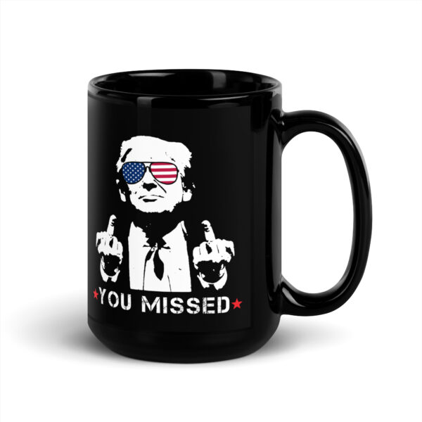 Trump Coffee Mug showing Trump flipping both middle fingers.